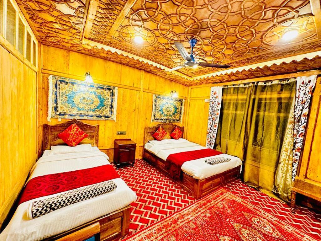 New Zealand Group Of Houseboats Hotel Srinagar  Exterior photo