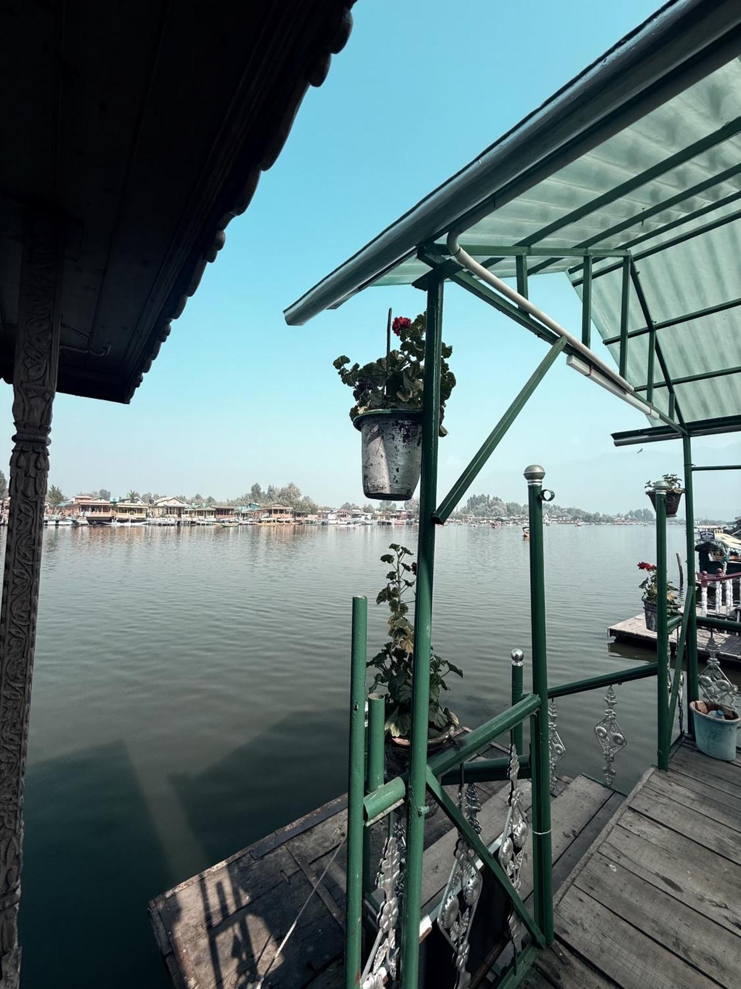 New Zealand Group Of Houseboats Hotel Srinagar  Exterior photo