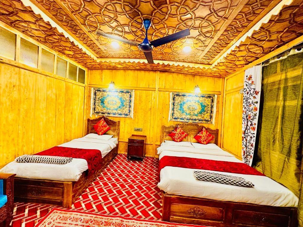 New Zealand Group Of Houseboats Hotel Srinagar  Exterior photo