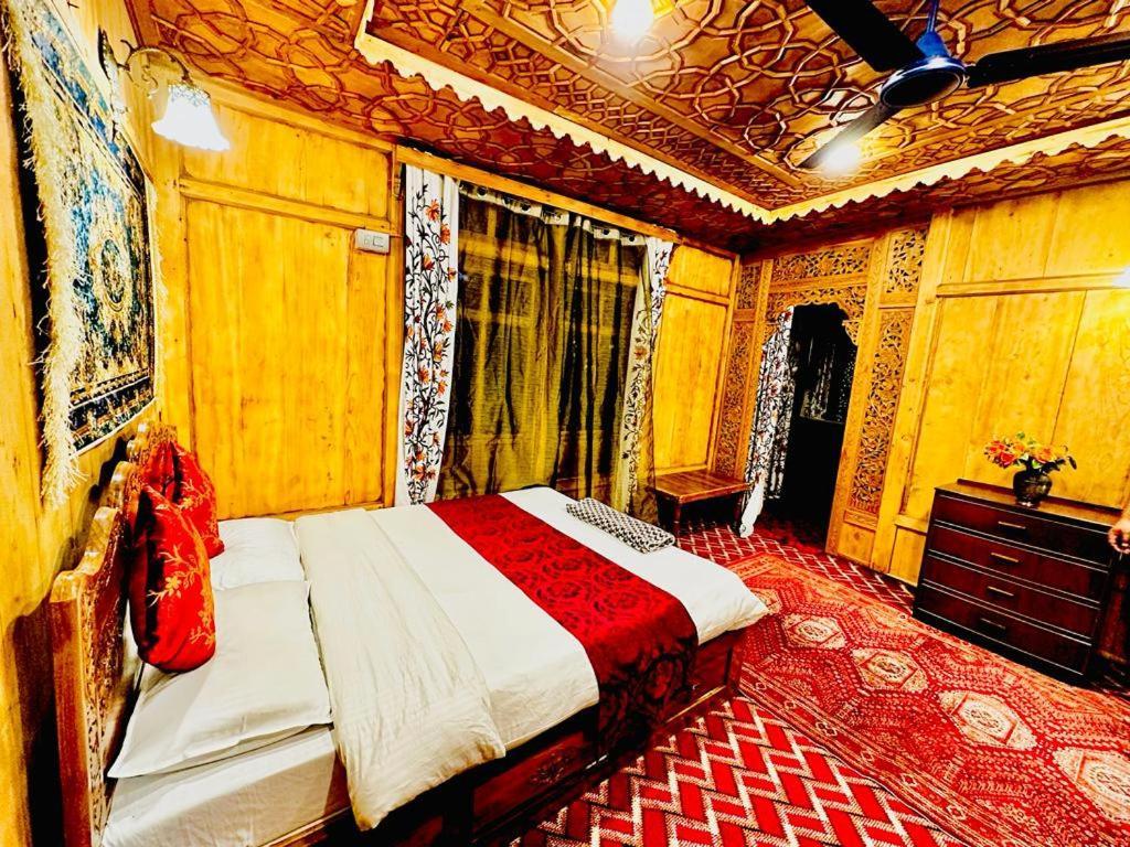 New Zealand Group Of Houseboats Hotel Srinagar  Exterior photo